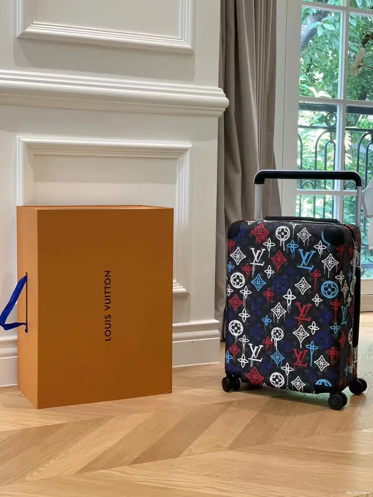 SUITCASE CUSTOM CABIN GRAFFITI HORIZON 55 37L 0617